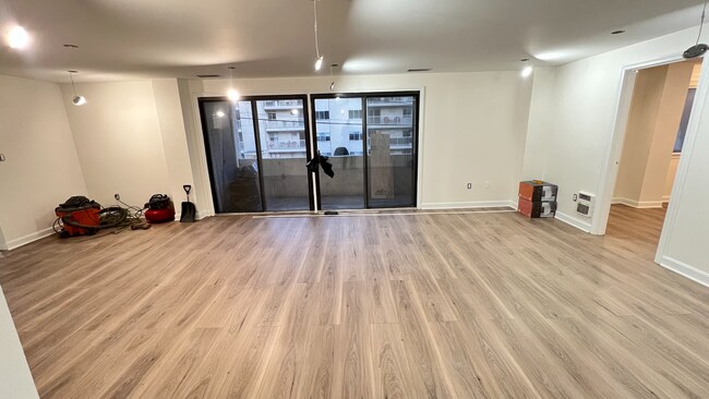 Building Photo - 295 W Wyoming Ave