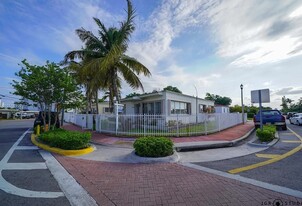 Building Photo - 8140 Crespi Blvd