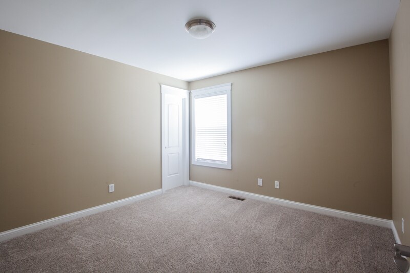 Building Photo - 3220 Linwood Ave