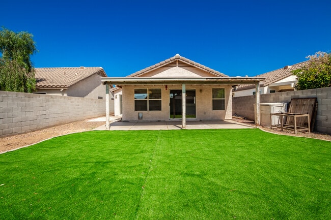 Building Photo - 3041 E Wahalla Ln