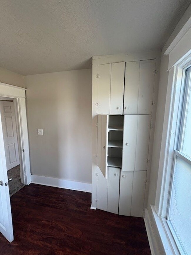 Building Photo - Stunning 4 Bed Home West of Drake