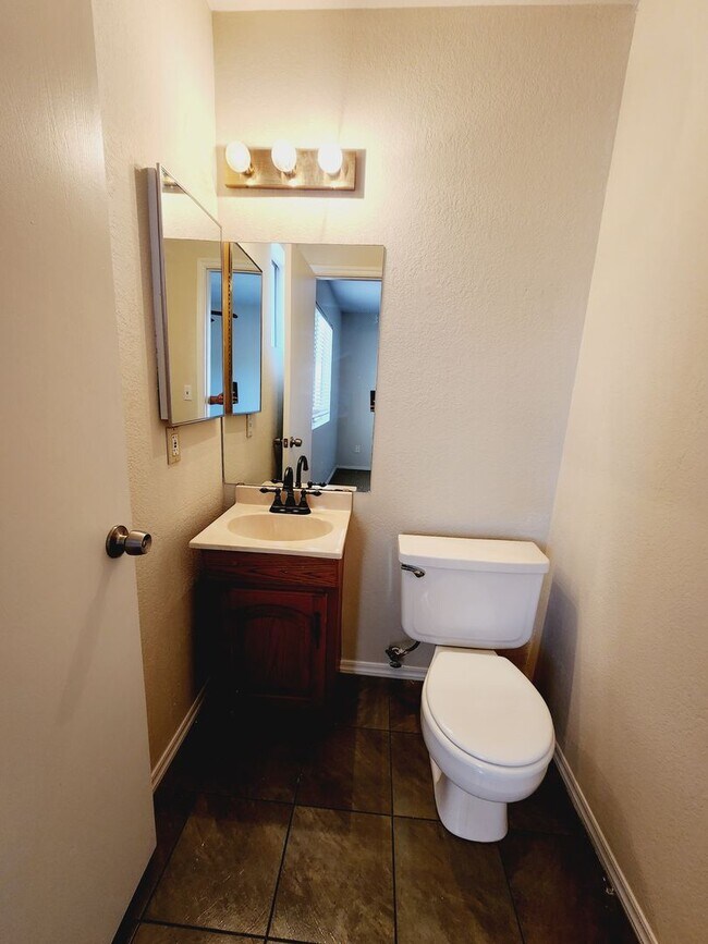 Building Photo - 3 Bedroom Close to Intel, Kyrene Schools!