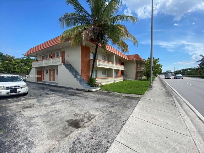 Building Photo - 1901 SW 67th Ave