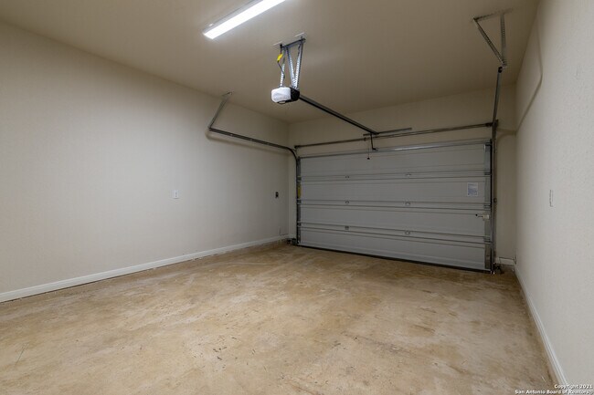 Building Photo - 10359 Lynwood Crk