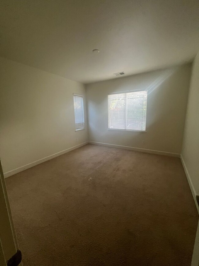 Building Photo - 145 Abelia Ln