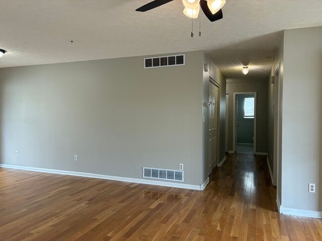 Building Photo - **NEW PRICE**   **New Paint**   **New Carpet**  Ready for YOU!!