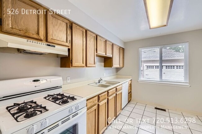 Building Photo - 526 Detroit St