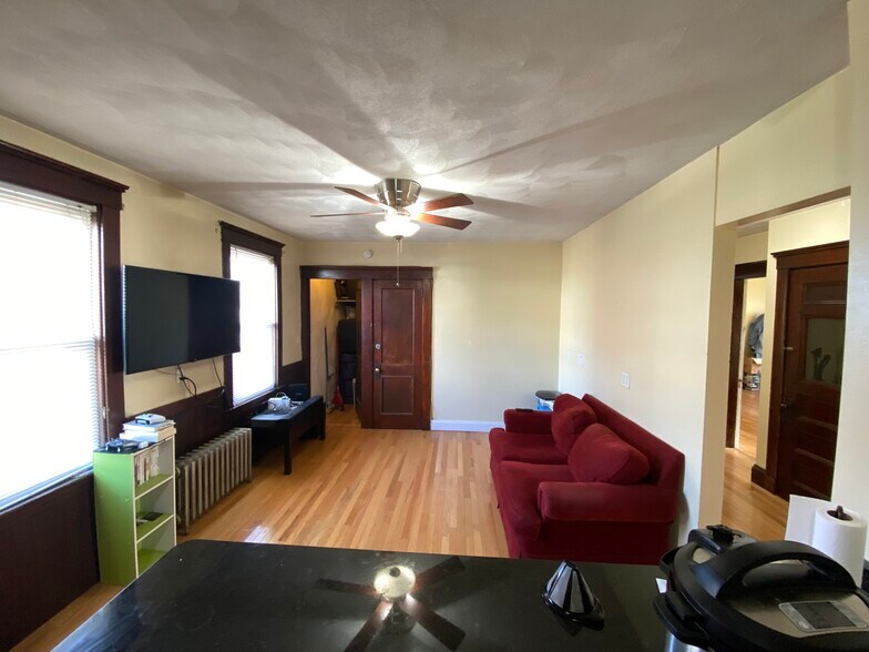 Building Photo - 221 Holland St