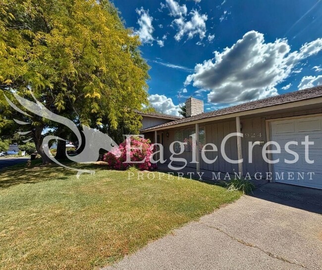 Building Photo - 924 Shasta Dr