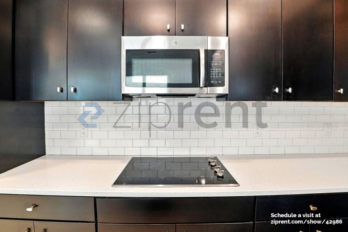 Building Photo - 10749 Pleasant Knoll Dr