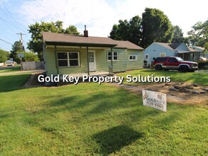 Building Photo - 2 BR 2 BA House with 2-Car Garage and Cent...