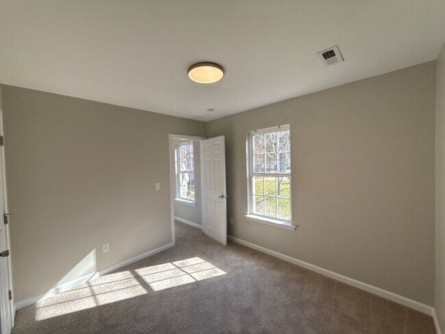 Building Photo - 1802 Sloan Dr
