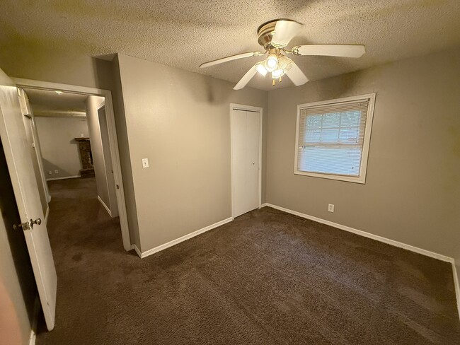 Building Photo - 5010 N Crystal Ave