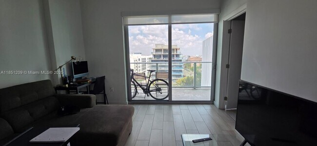 Building Photo - 1600 SW 1st Ave