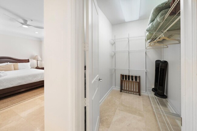 Building Photo - 514 N Birch Rd