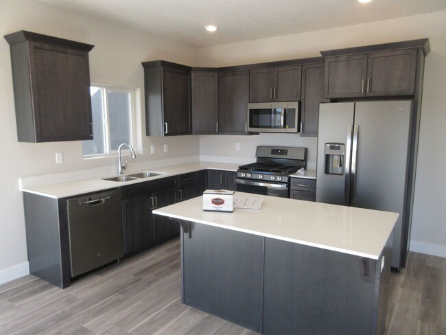 Building Photo - 4 bedroom - 2.5 Town home - Newer Construc...