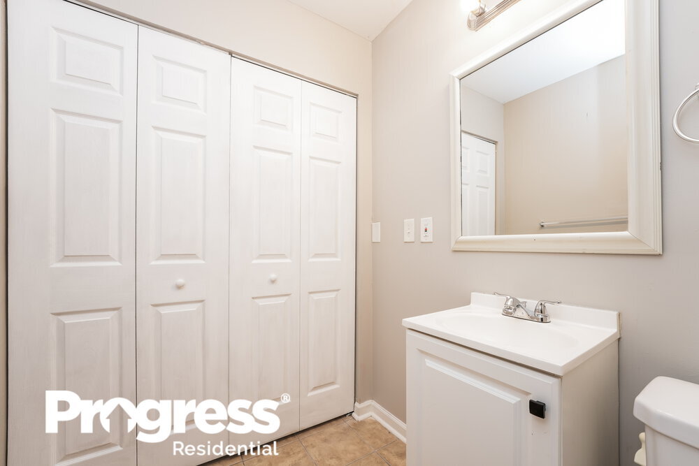 Building Photo - 2855 Robinson Wood Dr