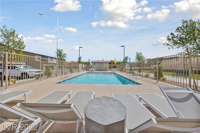 Building Photo - Henderson three bedroom with attached garage!