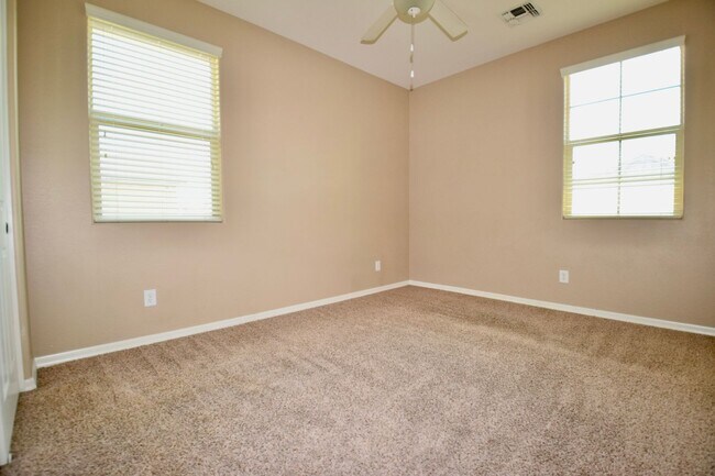 Building Photo - Beautiful 3 bedroom with a loft in Cooley Station!