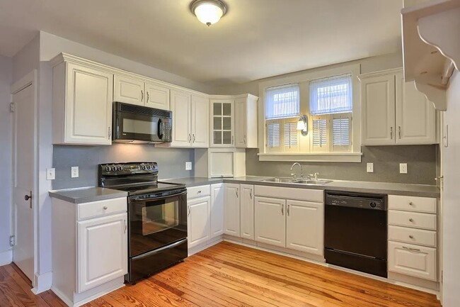 Building Photo - 145 W Areba Ave