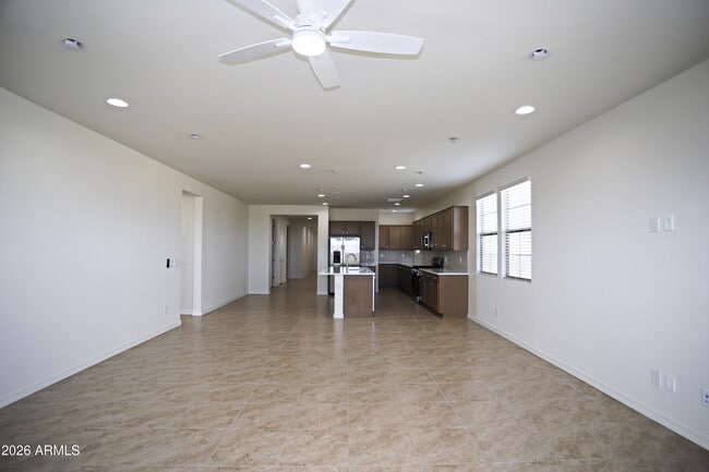 Building Photo - 815 W Finch Dr