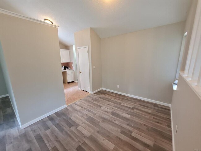 Building Photo - 3044 Cross Creek Dr