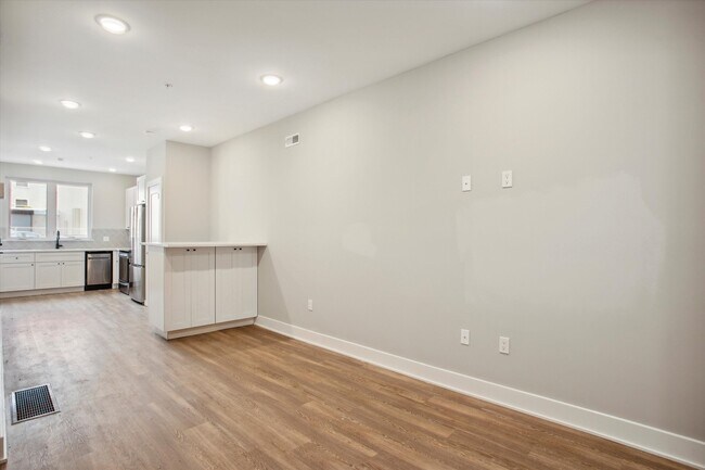 Building Photo - 1618 N Sydenham St