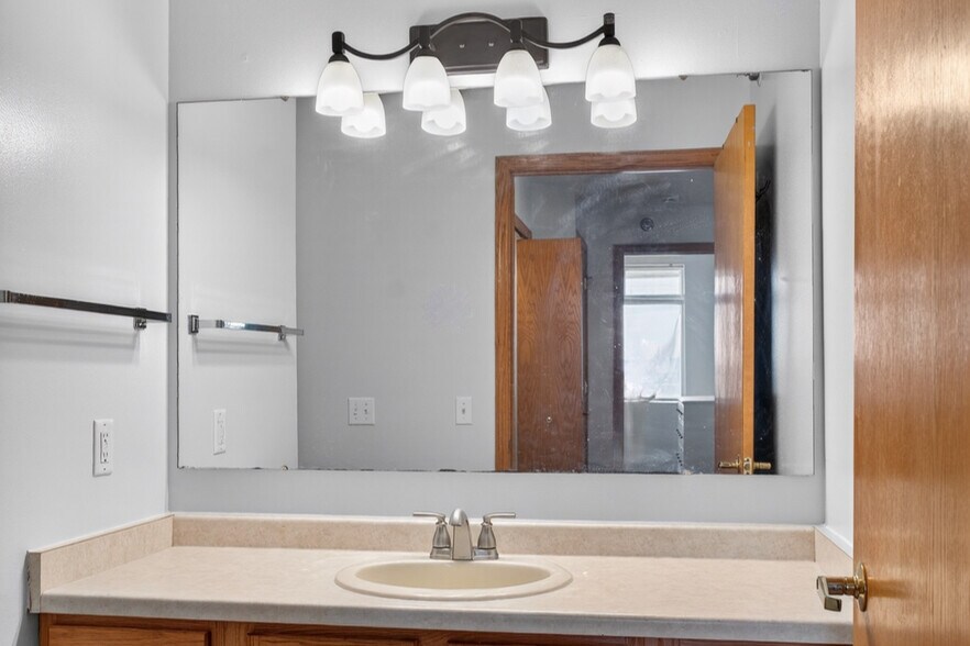 Building Photo - 301 Harbour Town Dr