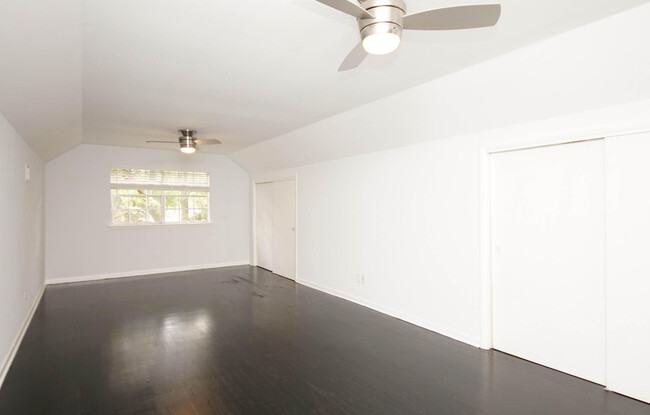 Building Photo - 596 L'Ombre Ct NE