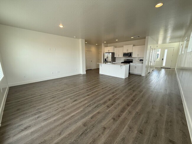 Building Photo - 2313 E Luciano Ln