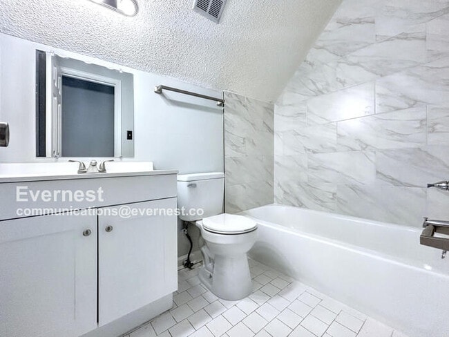 Building Photo - 5240 Shady Ridge Dr