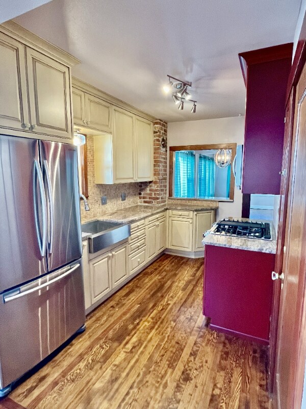 Building Photo - 810 33rd St