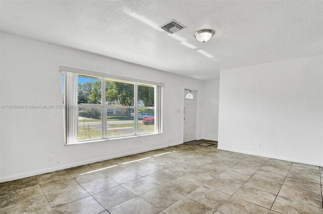 Building Photo - 3431 NW 5th Pl