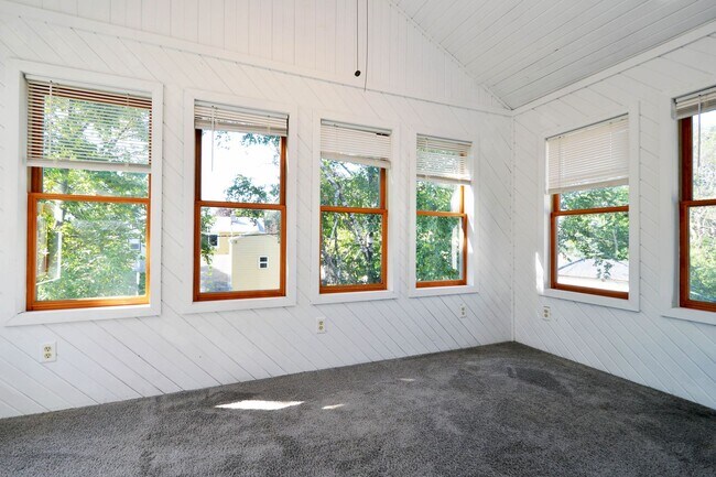 Building Photo - Beautiful 4-Bedroom 2-Bathroom Home Available Now!