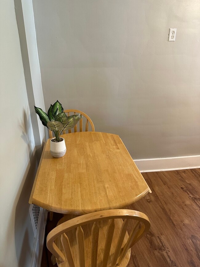 Building Photo - 79 Lynwood Ave