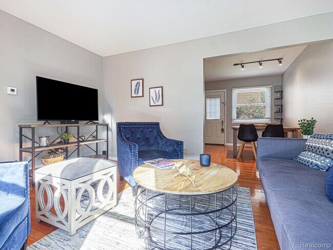 Building Photo - 421 S 7th St