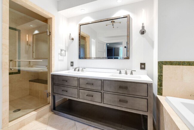 Building Photo - Ritz Carlton Residences - Two Story Penthouse Unit!