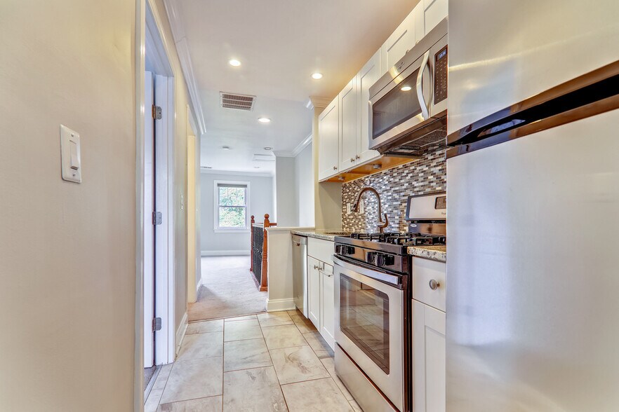 Kitchen - 728 5th St SE