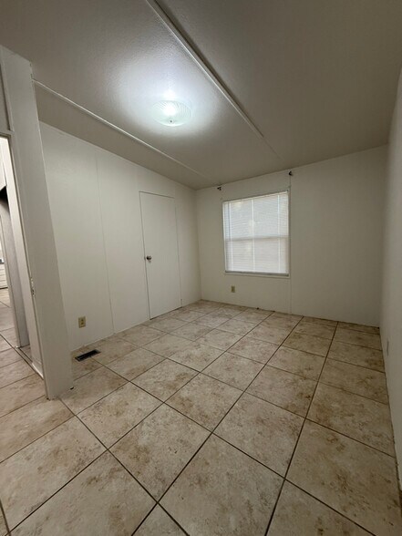 Building Photo - 605 N Executive Dr