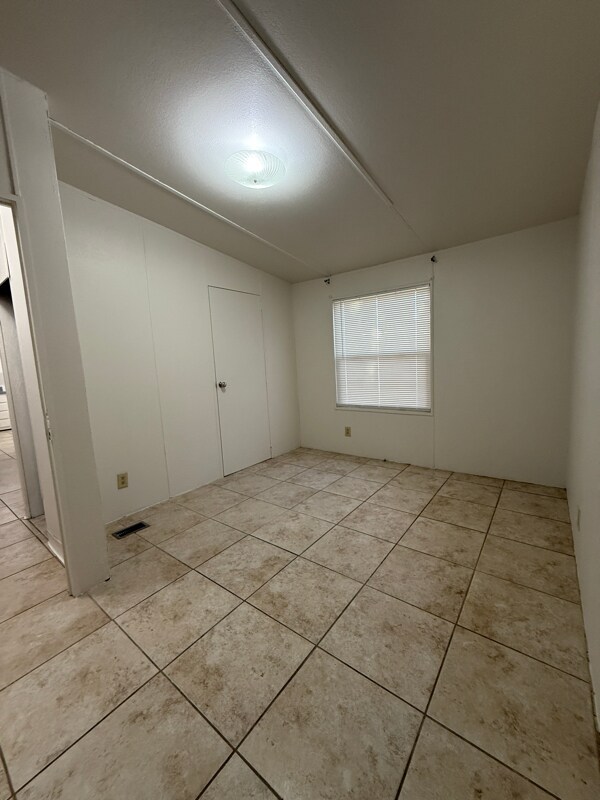 Building Photo - 605 N Executive Dr