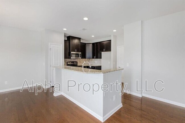 Building Photo - 28 Irvington Dr