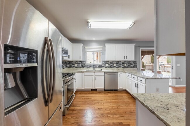 Building Photo - 438 Rachel Cir