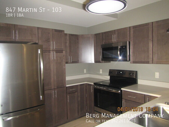 Building Photo - 847 Martin St