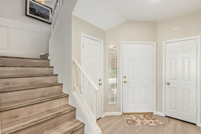 Building Photo - Charming 2-Bedroom Townhome in Scottsdale ...