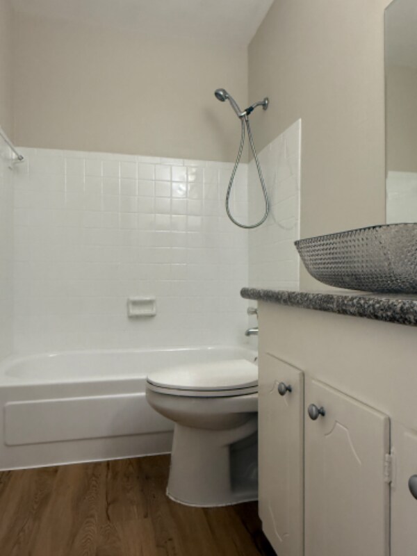 Building Photo - 2101 Fountain View Dr