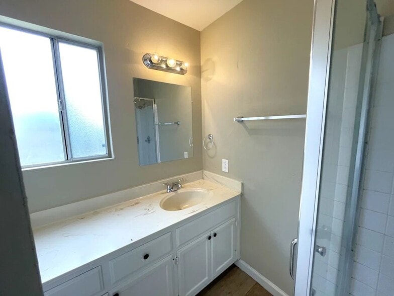 Building Photo - 2155 Cormorant Dr