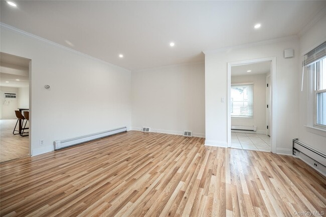 Building Photo - 14 Deane Pl