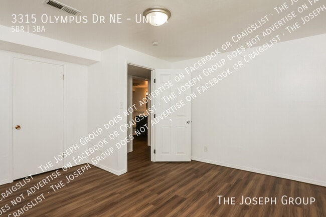 Building Photo - 3315 Olympus Dr NE