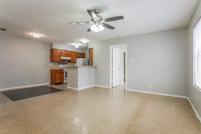 Building Photo - 6801 Stonleigh Pl