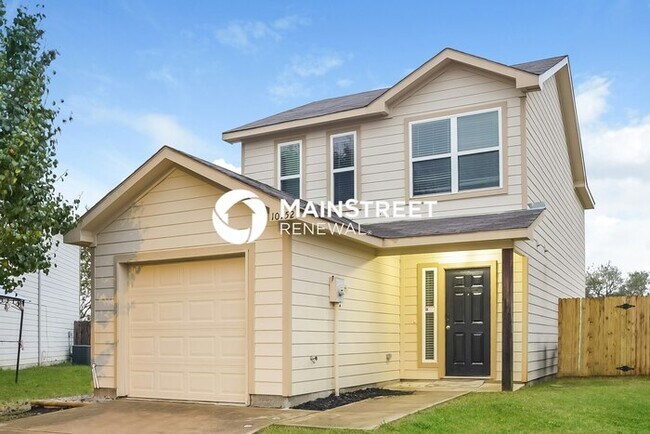 Building Photo - 3 Bedroom Pet-Friendly Home in FORT WORTH, TX with Main Street Renewal